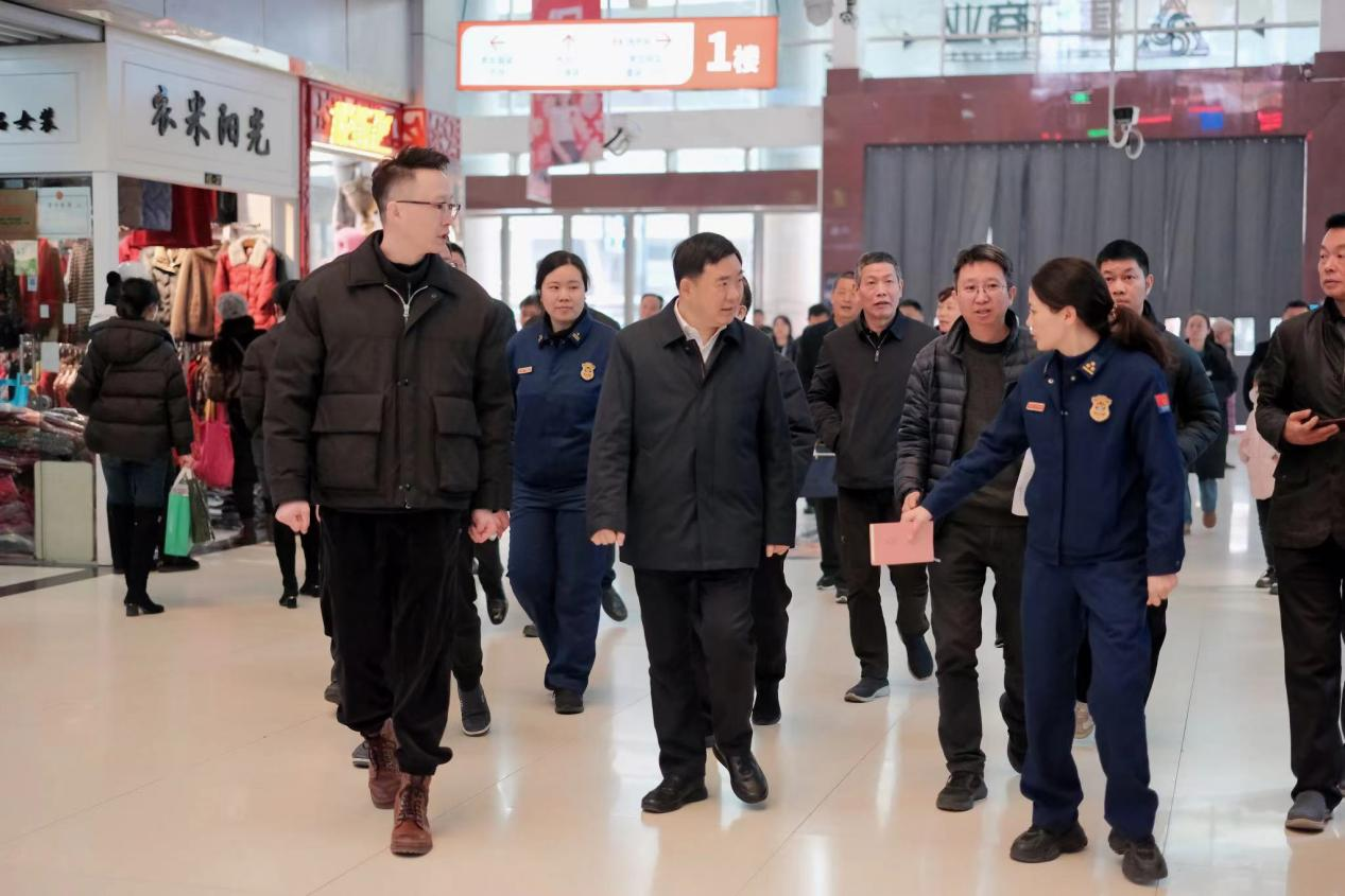 省、市、區(qū)領(lǐng)導(dǎo)蒞臨錢江商城指導(dǎo)安全生產(chǎn)工作